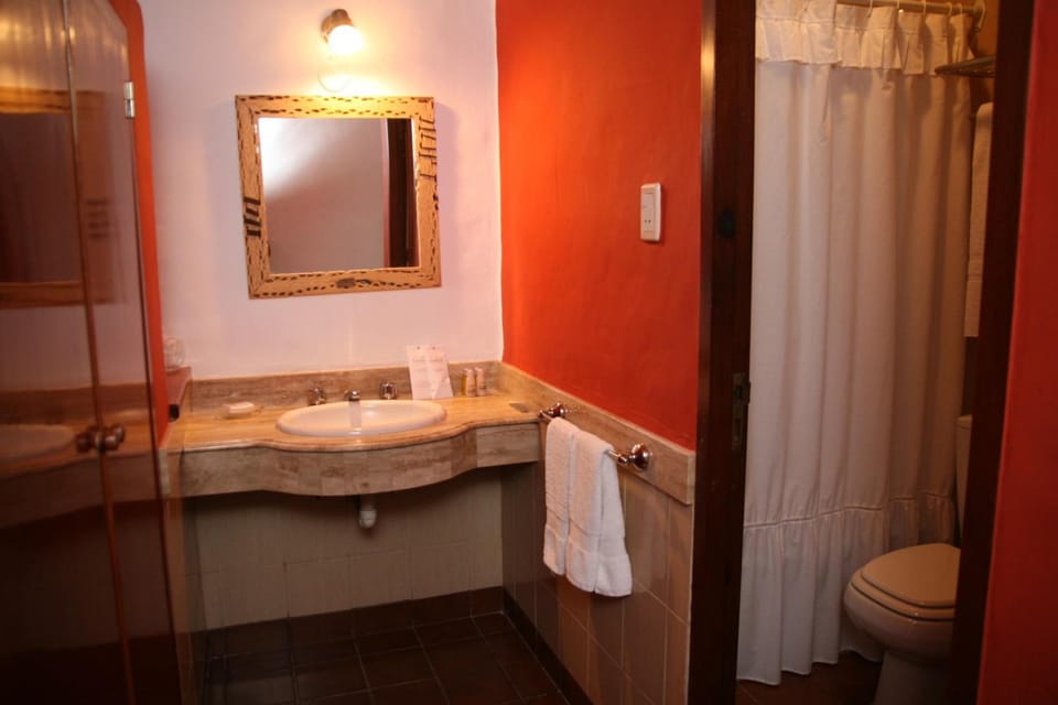 Rainfall showerhead, free toiletries, bidet, towels