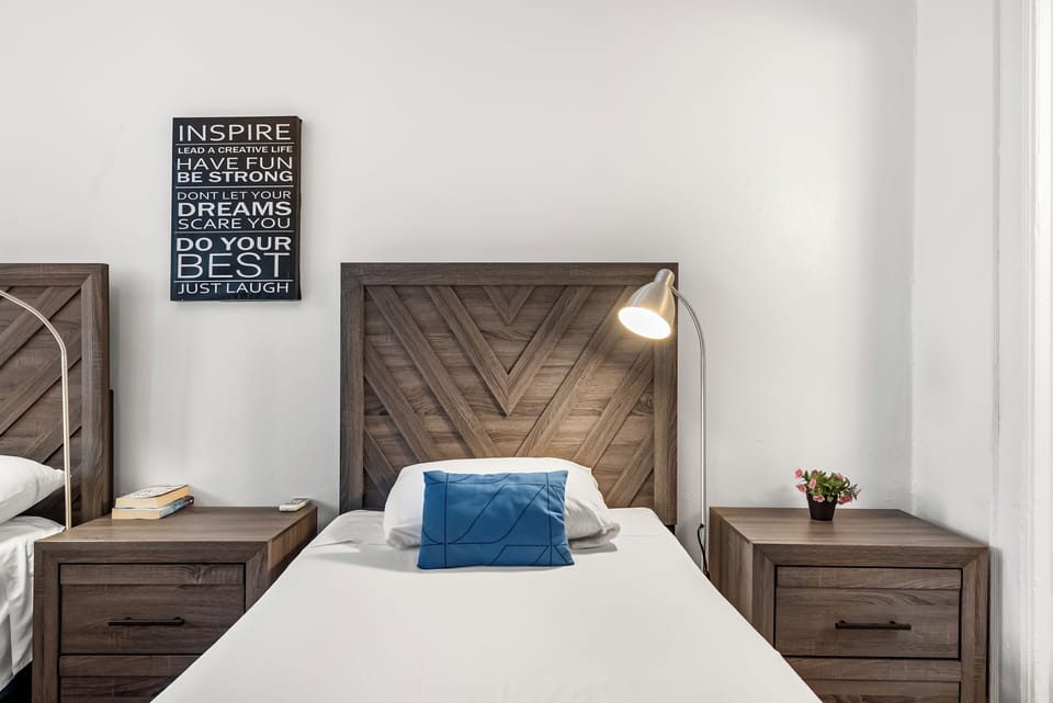 Room 6 with private bathroom | Desk, laptop workspace, blackout drapes, iron/ironing board (on request)