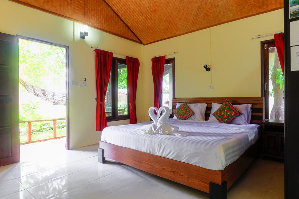 Deluxe Bungalow | Individually decorated, individually furnished, free WiFi, bed sheets