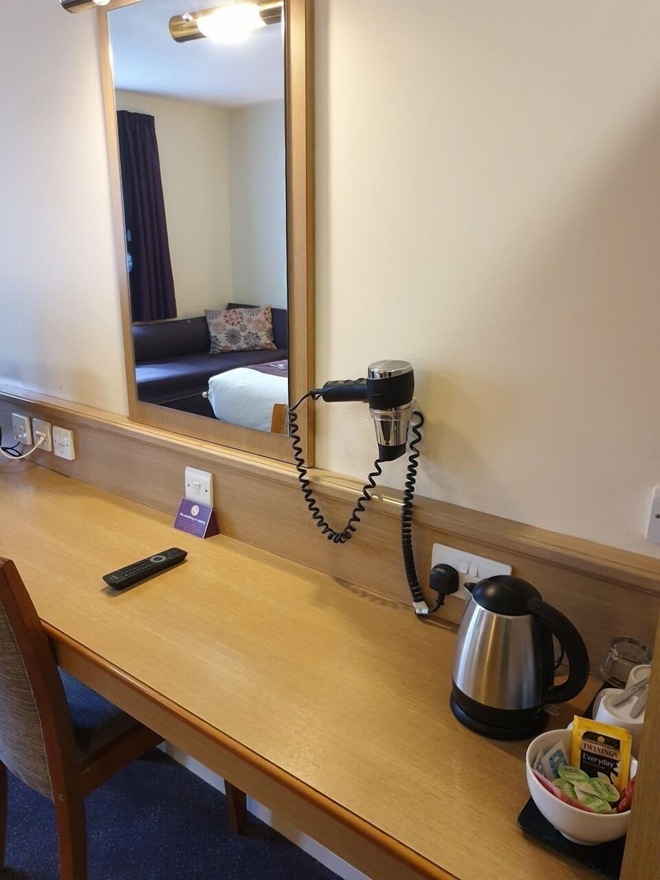 Desk, bed sheets, wheelchair access
