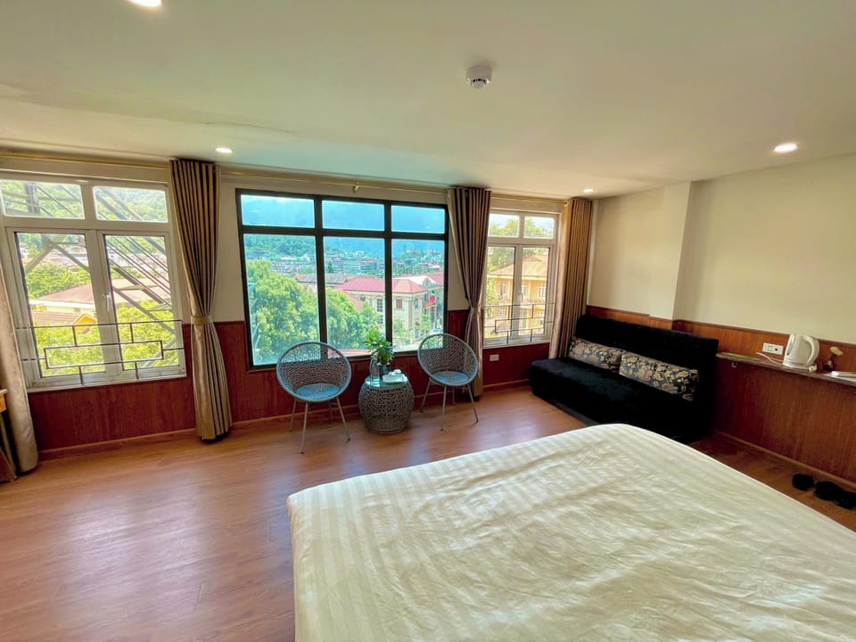 Deluxe Double Room | Laptop workspace, blackout drapes, free WiFi, bed sheets