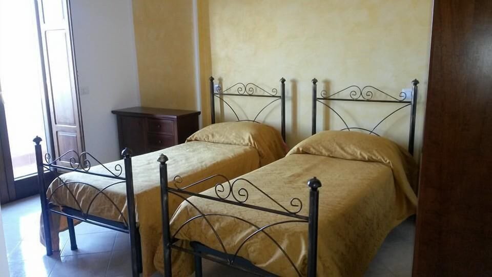 Minibar, free WiFi, bed sheets