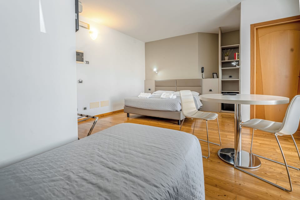 Triple Room | Minibar, in-room safe, desk, soundproofing