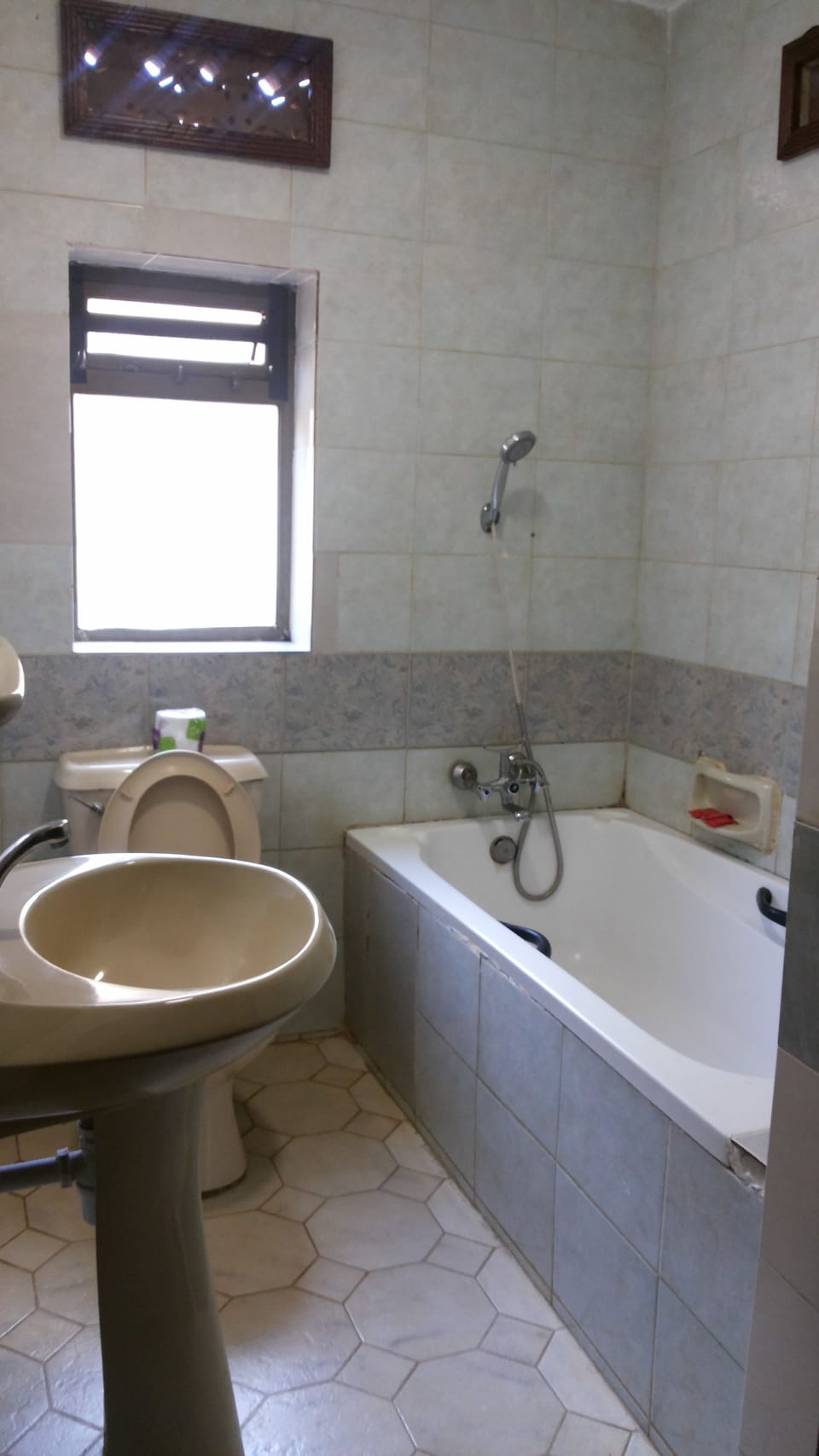 Deluxe Double Room | Bathroom | Separate tub and shower, rainfall showerhead, free toiletries, slippers