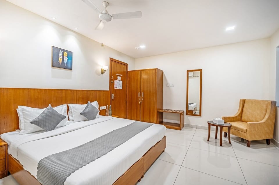 Deluxe Room | Soundproofing, iron/ironing board, free WiFi, bed sheets