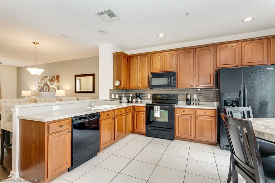 Design Townhome, 3 Bedrooms, Pool Access | Private kitchen | Fridge, microwave, oven, stovetop