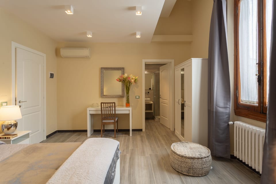 Double Room (Galileo) | Free WiFi, bed sheets