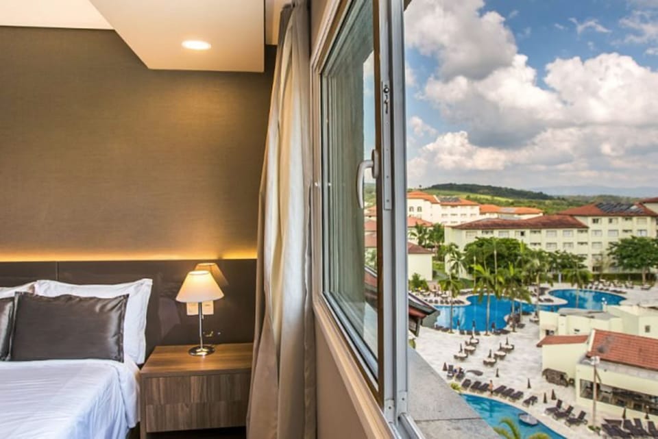 Superior Vista Piscina | Minibar, in-room safe, cribs (free), WiFi (free)