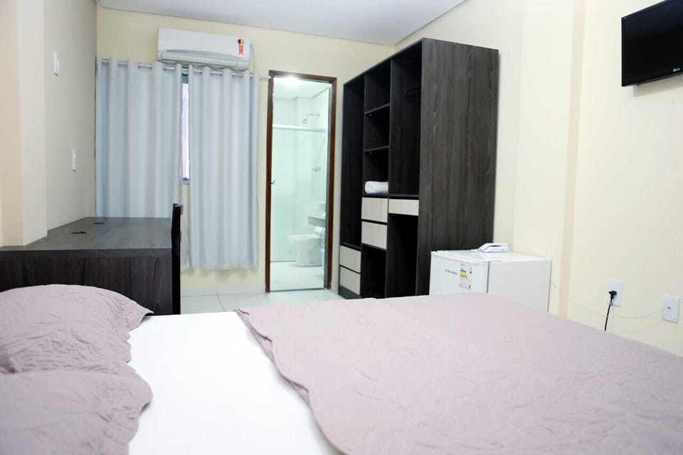 Minibar, desk, blackout drapes, WiFi (free)