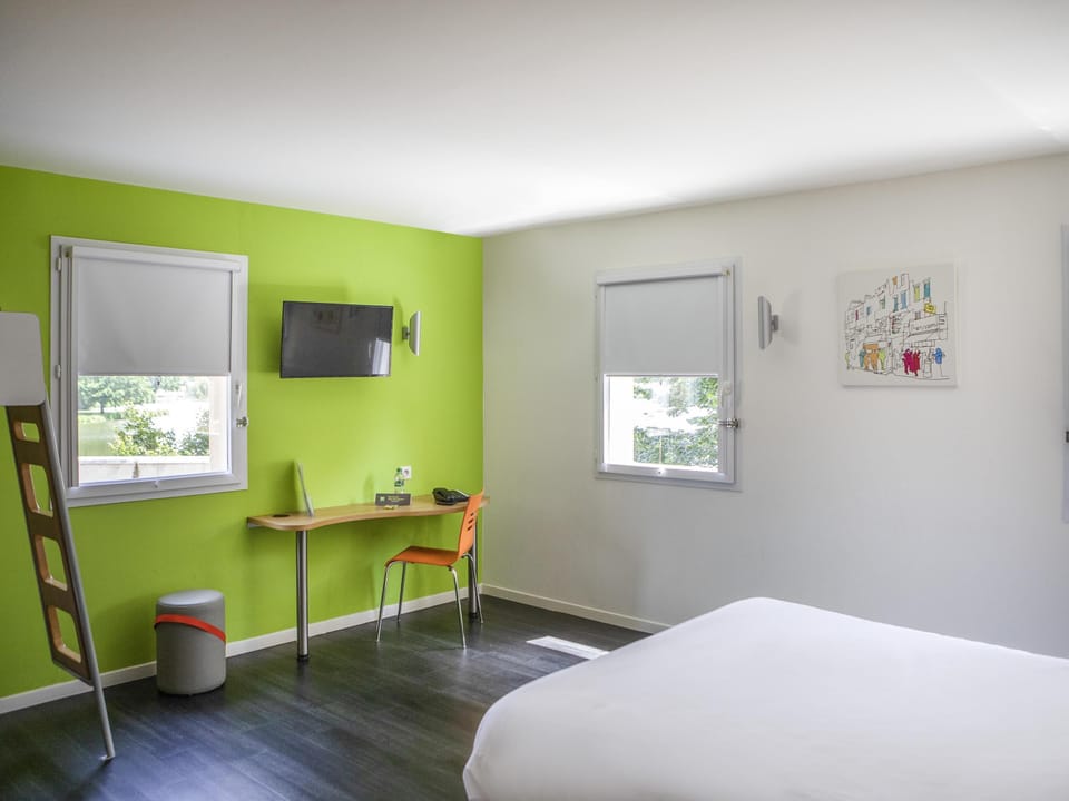 Family Room, Multiple Beds | In-room safe, desk, soundproofing, free WiFi