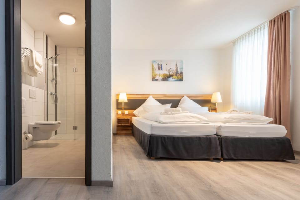 Business Double Room, 1 Bedroom, Accessible, Non Smoking | Minibar, in-room safe, desk, laptop workspace