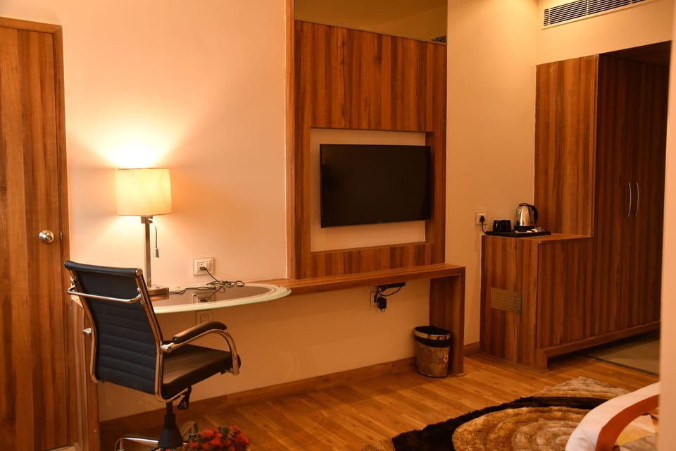 Memory foam beds, minibar, in-room safe, desk