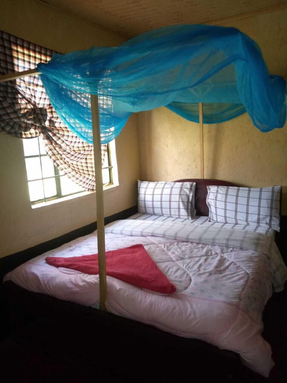Desk, free WiFi, bed sheets