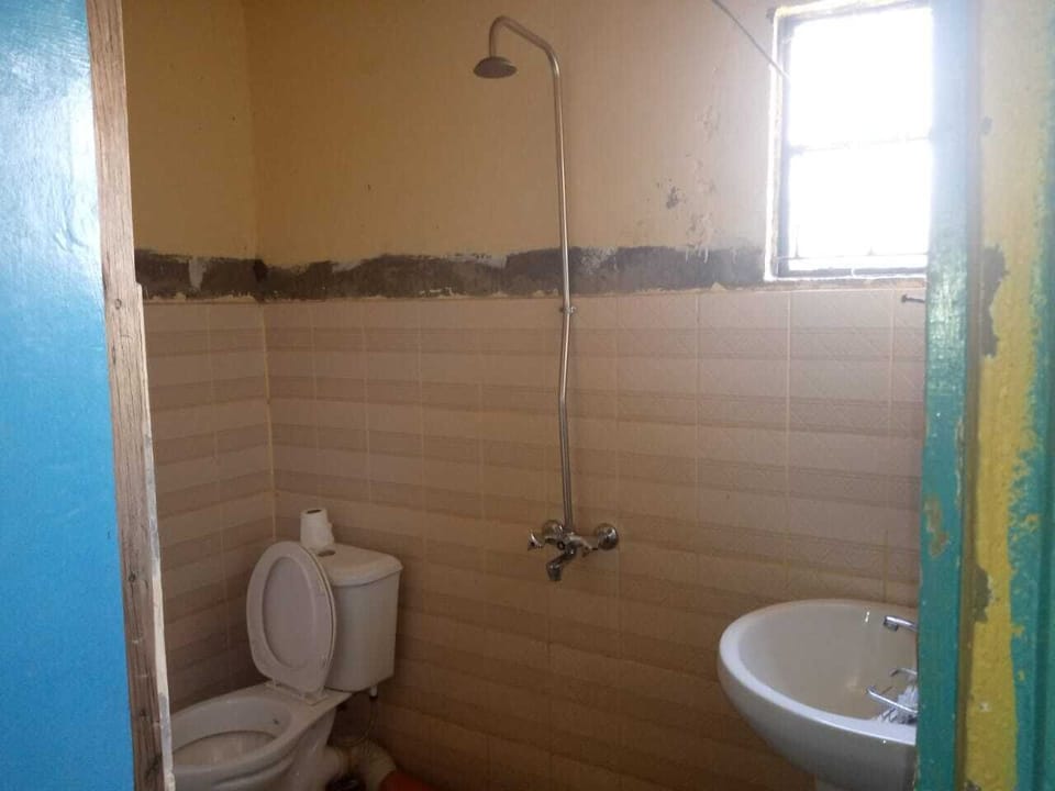 Shower, free toiletries, bathrobes, slippers