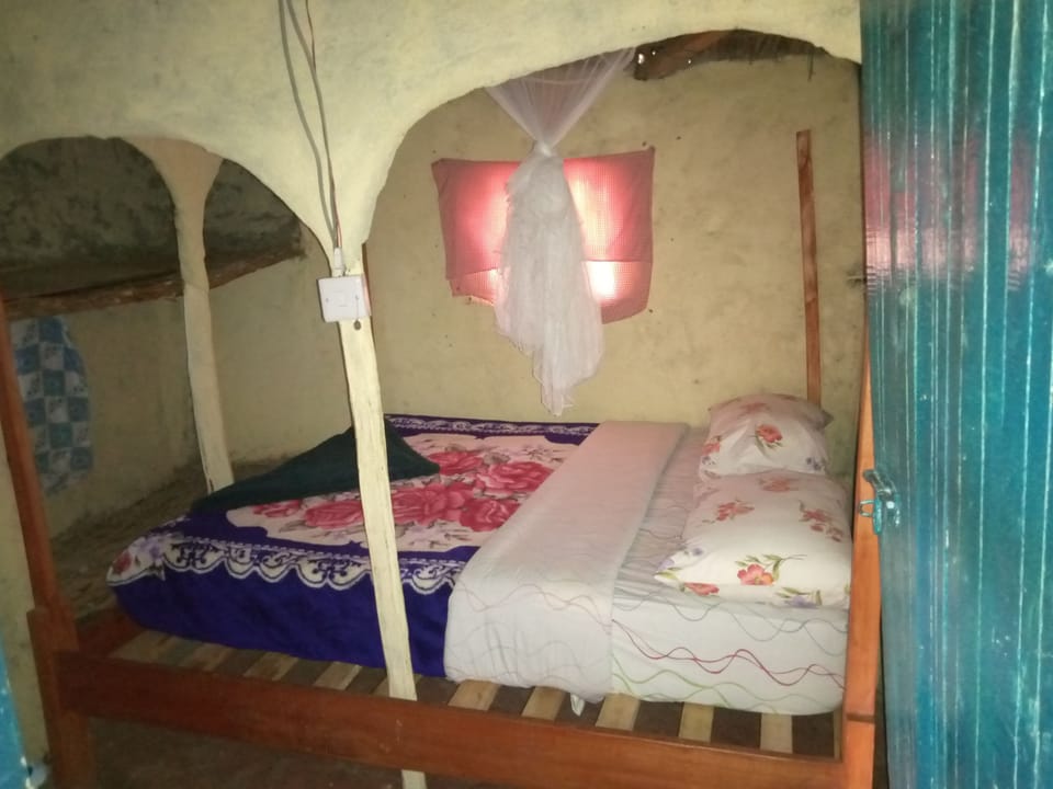 Double Room | Desk, free WiFi, bed sheets
