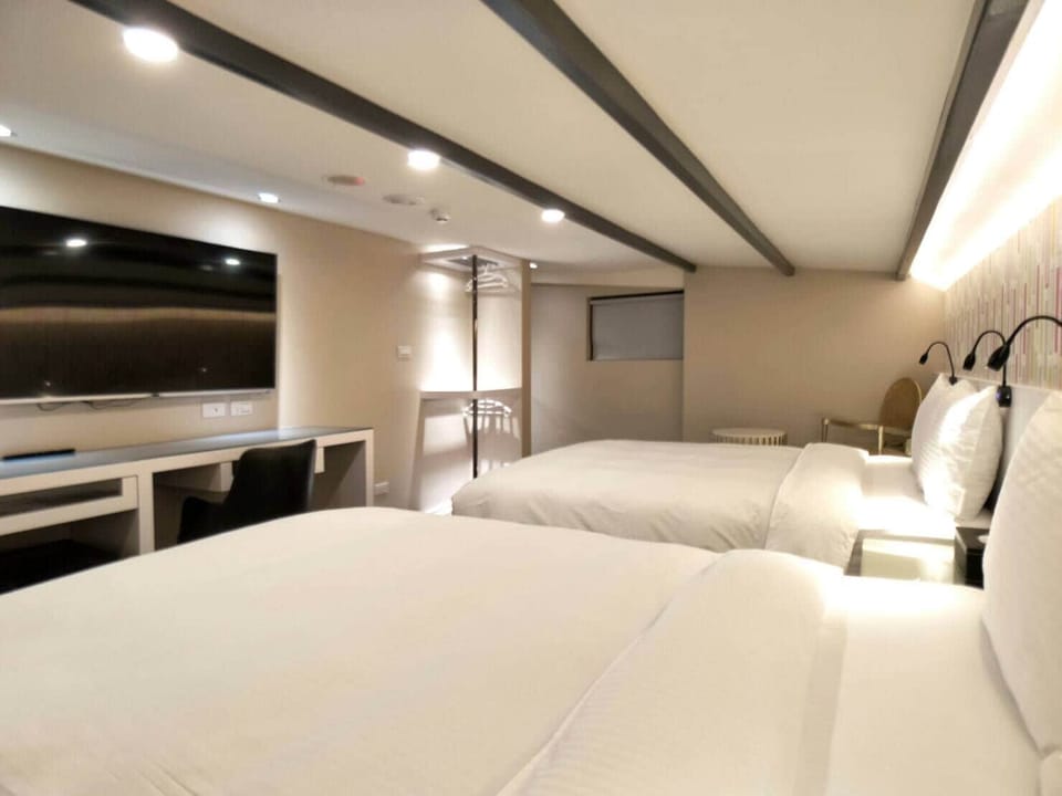Quadruple Room | Down comforters, blackout drapes, soundproofing, iron/ironing board