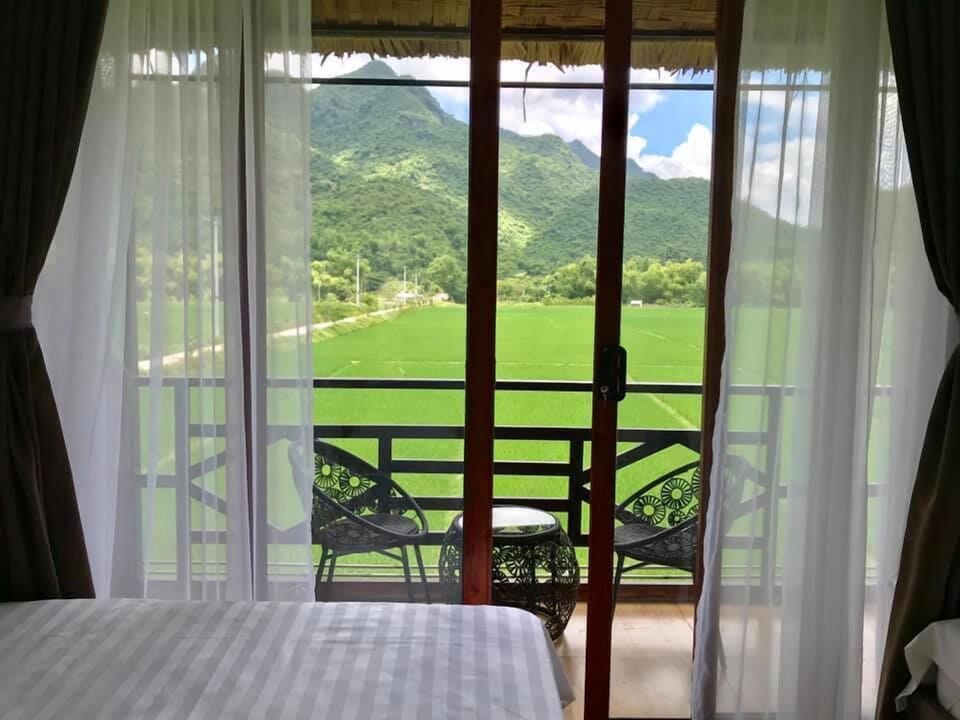 Family Room | Desk, soundproofing, iron/ironing board, free WiFi