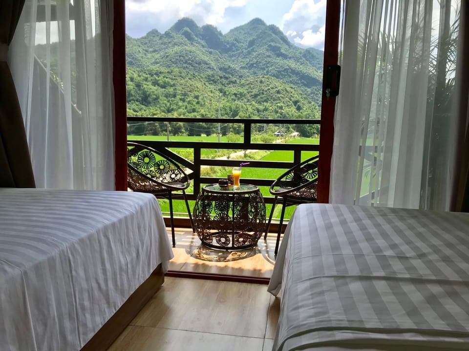 Family Room | Desk, soundproofing, iron/ironing board, free WiFi