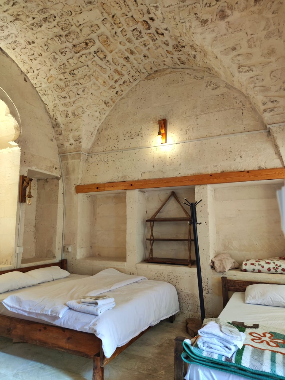 Kuyu | Soundproofing, free WiFi