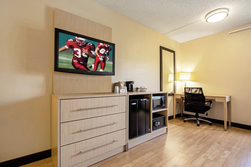 Blackout drapes, WiFi (free), bed sheets