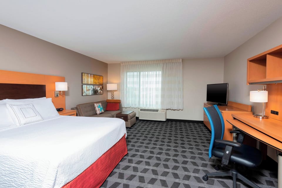 In-room safe, iron/ironing board, WiFi (free), bed sheets