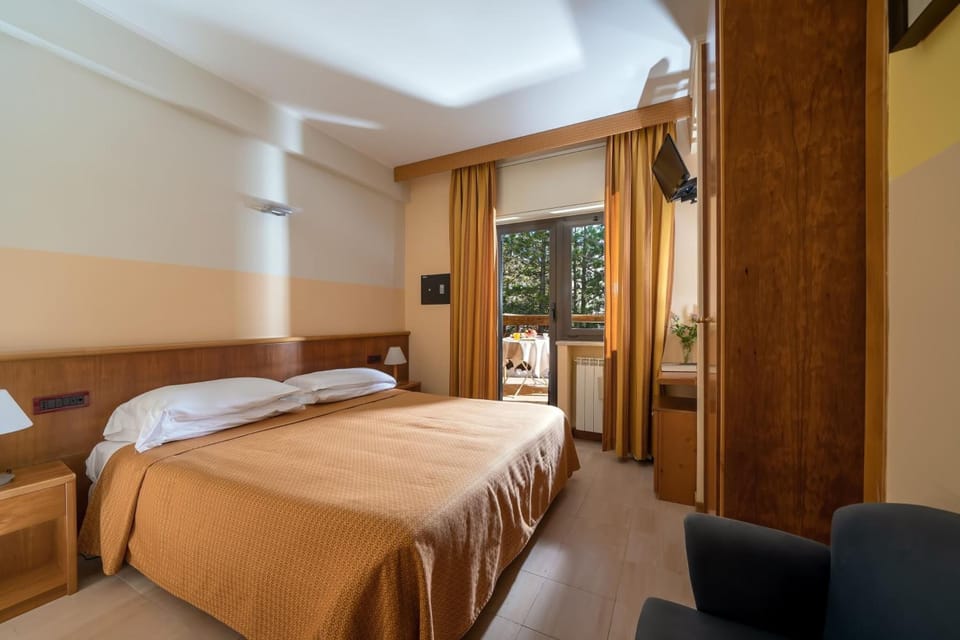 Minibar, in-room safe, desk, free wired internet