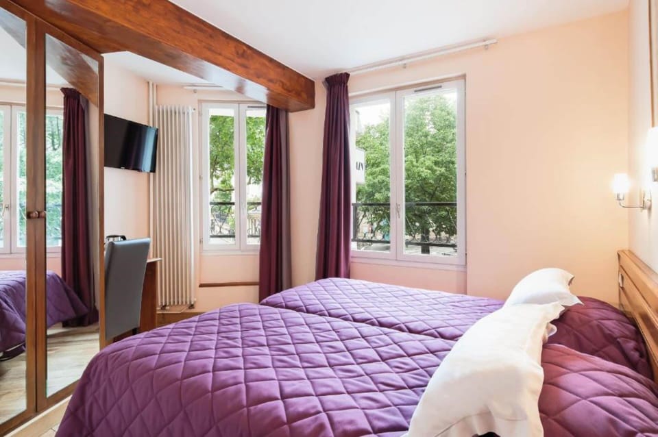Twin Room | Select Comfort beds, in-room safe, desk, soundproofing