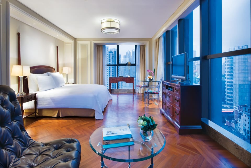 Deluxe Suite | Premium bedding, down comforters, in-room safe, desk