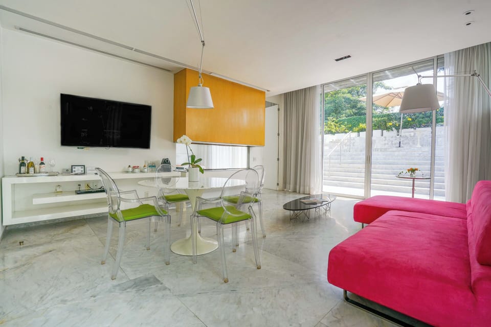 Presitential suite with hot tub and jacuzzi | Premium bedding, down comforters, minibar (some free items)