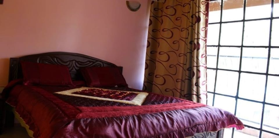 Double Room | Desk, blackout drapes, free WiFi, bed sheets