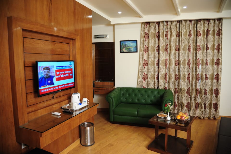 Suite | Desk, soundproofing, free WiFi