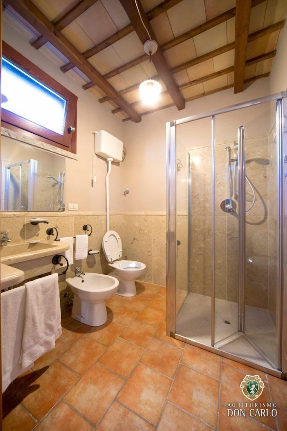 Standard Room | Bathroom | Shower, free toiletries, hair dryer, bidet