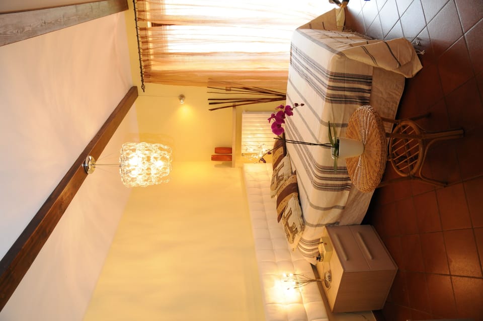 Standard Room | Egyptian cotton sheets, Select Comfort beds, desk, blackout drapes