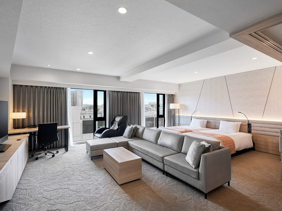 Junior Suite Room - Non-Smoking | In-room safe, desk, laptop workspace, blackout drapes