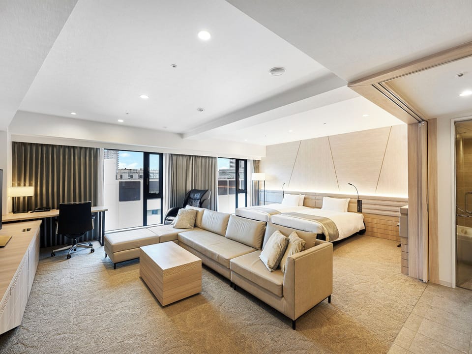 Junior Suite Room - Non-Smoking | In-room safe, desk, laptop workspace, blackout drapes