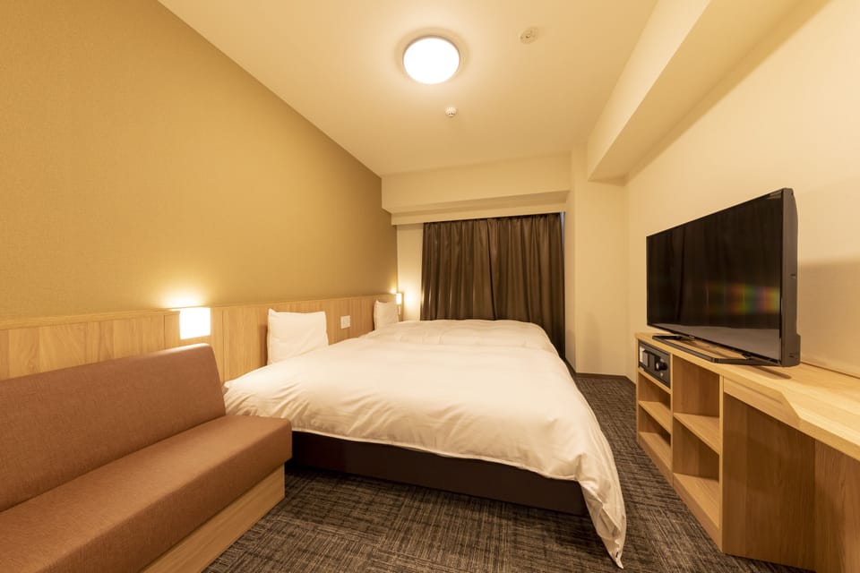 Down comforters, in-room safe, desk, laptop workspace