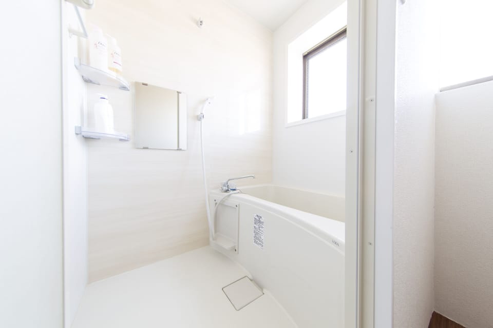 Apartment (10) | Bathroom | Shower, hair dryer, slippers, bidet