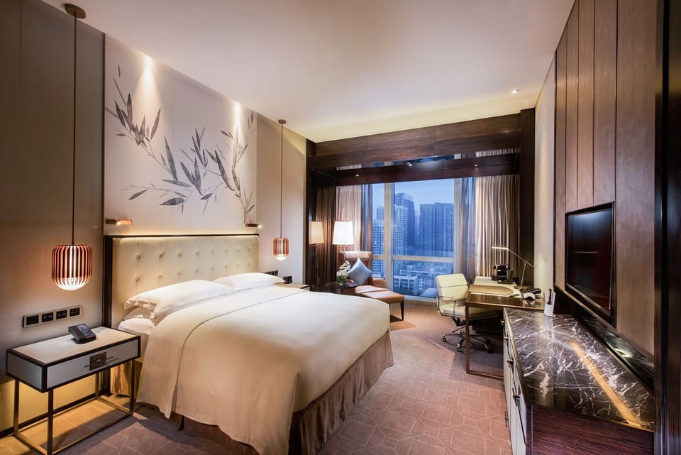 Deluxe Room, 1 King Bed | 1 bedroom, down comforters, minibar, in-room safe