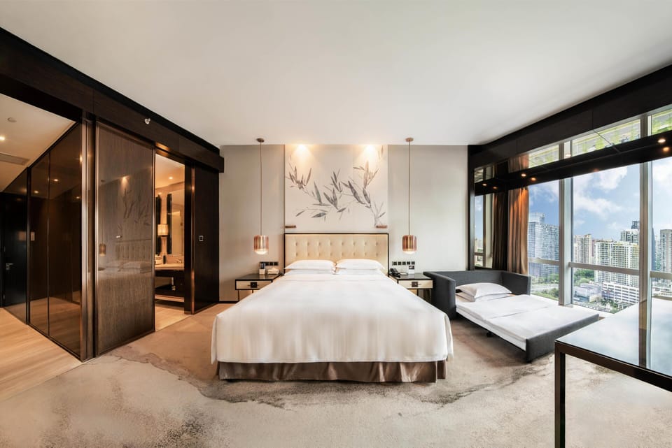 Deluxe Room, 1 King Bed | 1 bedroom, down comforters, minibar, in-room safe