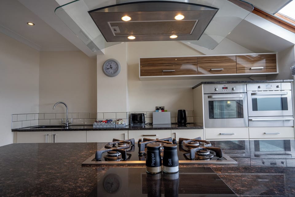 Apartment Split Level | Private kitchen | Coffee/tea maker, electric kettle