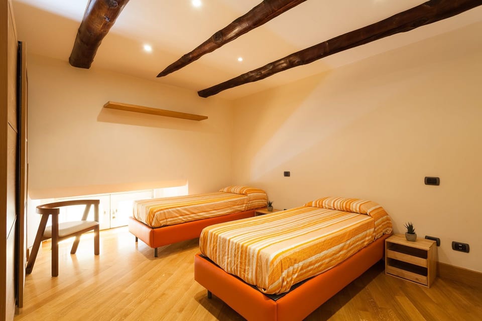 Cottage | 2 bedrooms, desk, iron/ironing board, bed sheets