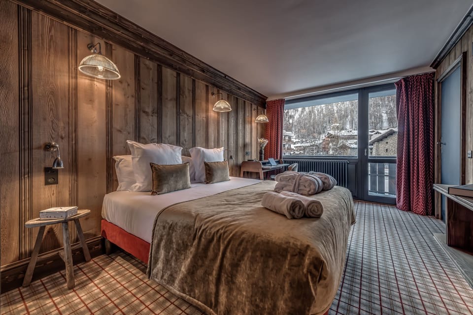 Comfort Double or Twin Room | Minibar, in-room safe, individually decorated, individually furnished