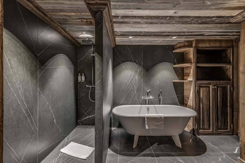 Panoramic Quadruple Room | Bathroom | Shower, free toiletries, hair dryer, bathrobes