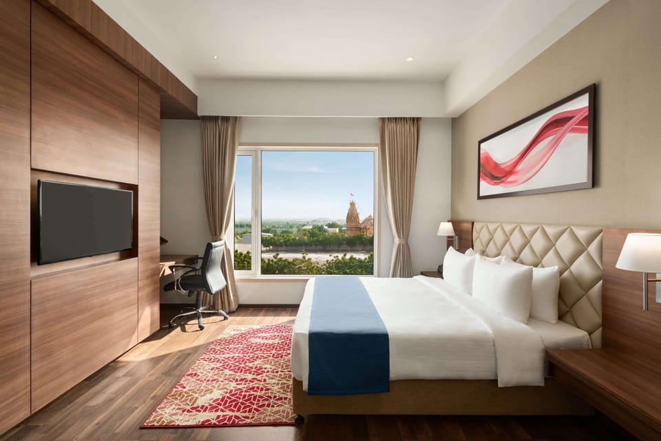 Executive Room, 1 Twin Bed, Non Smoking | Minibar, in-room safe, individually furnished, desk