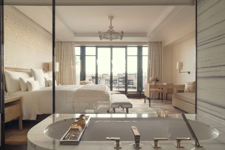 Junior Suite, Balcony | Bathroom | Free toiletries, hair dryer, bathrobes, slippers