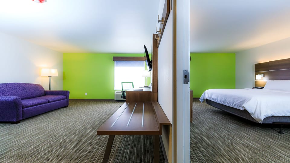 Suite, 1 Bedroom | Premium bedding, in-room safe, desk, iron/ironing board