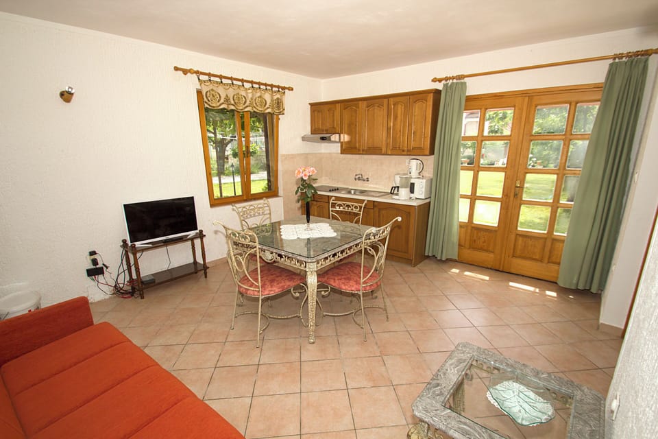 Comfort Bungalow | Living area | 34-inch LCD TV with satellite channels, TV