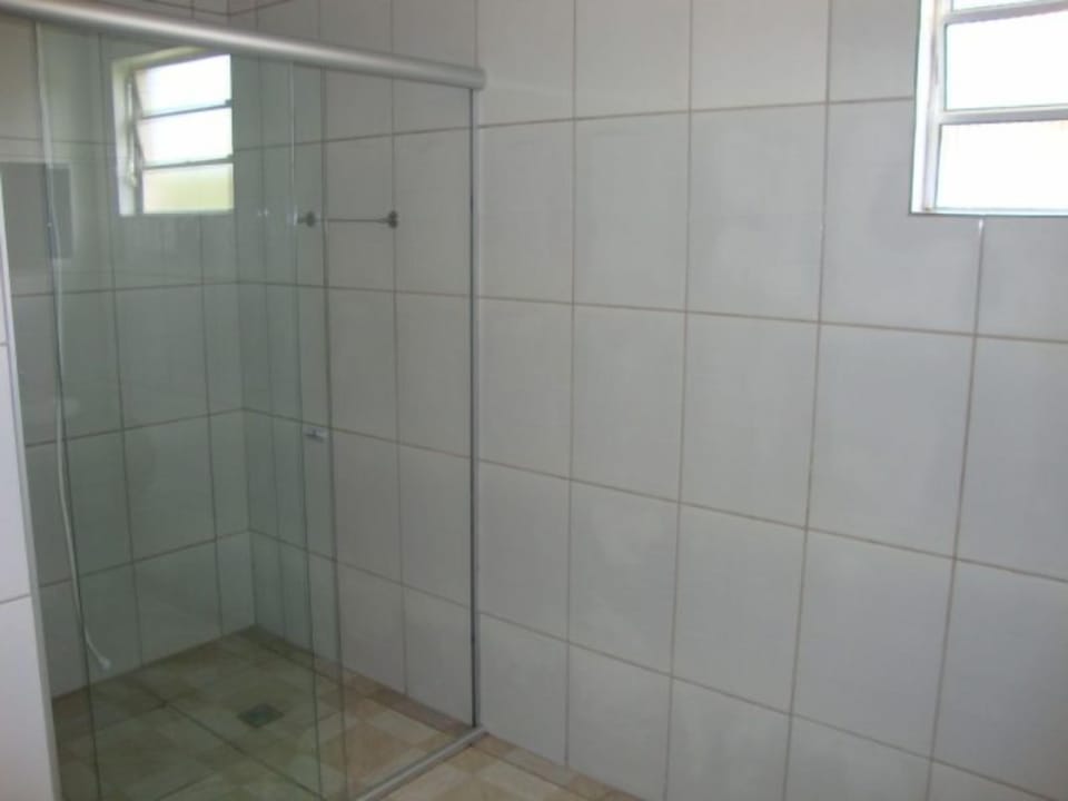 Standard Double Room | Bathroom shower