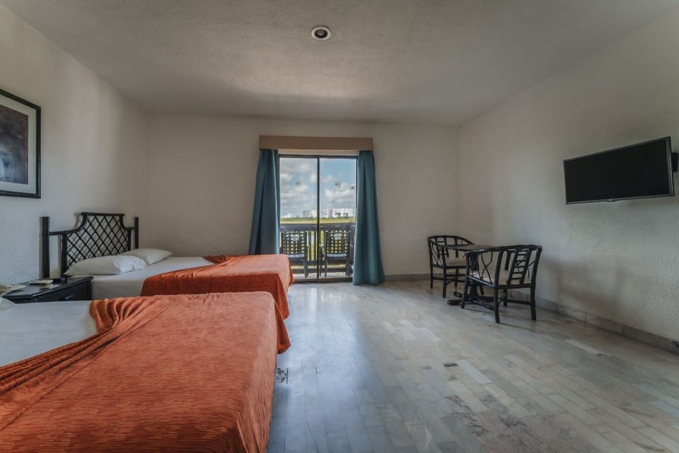 Standard Double Room | Iron/ironing board, bed sheets
