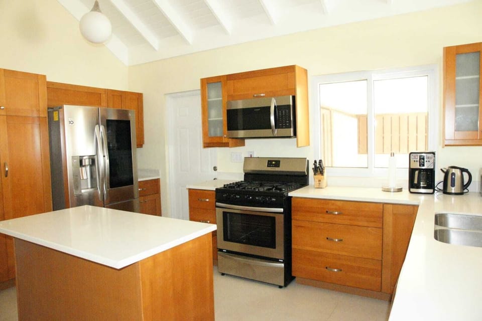 Family Villa, 3 Bedrooms, Non Smoking, Kitchen | Private kitchen | Coffee/tea maker, full-size fridge, microwave, oven